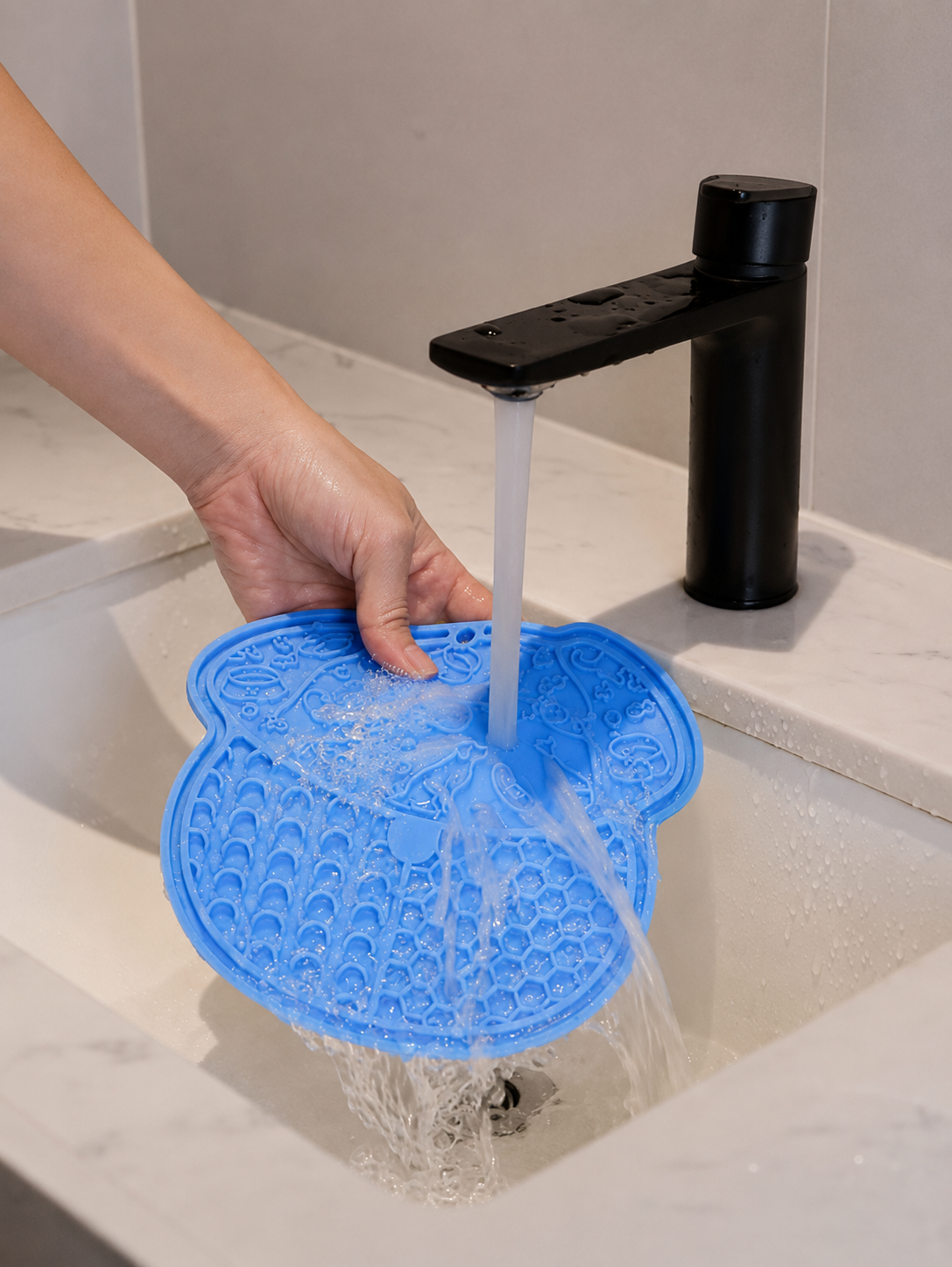 Dog Lick Mat with Suction Cups – Calm Your Anxious Dog in Seconds